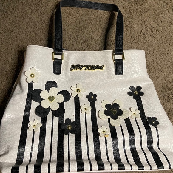 Betsey Johnson Handbags - Betsey Johnson Purse